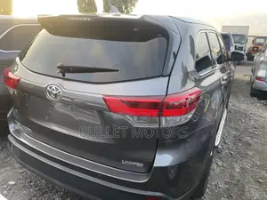 Toyota Highlander Limited 4x4 V6 (3.5L 6cyl 8A) 2017 Gray