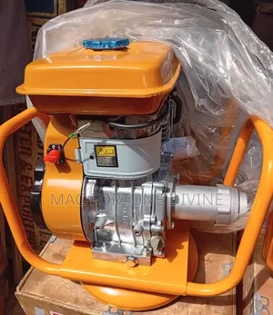 Fuji Robin Engine Gasoline Concrete Poker Vibrator