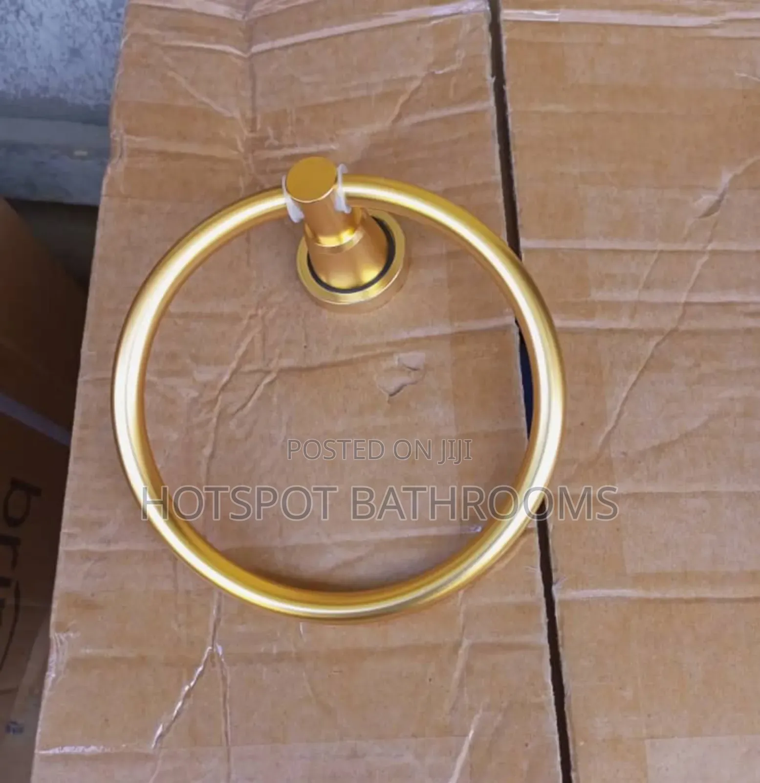 Quality Black and Gold Towel Ring