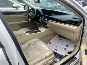 Lexus ES 350 FWD 2013 White