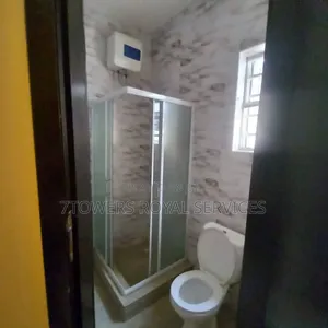 4bdrm Duplex in Orchid Road, Chevron for sale
