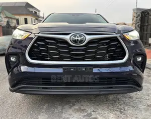 Toyota Highlander XLE 2022 Blue