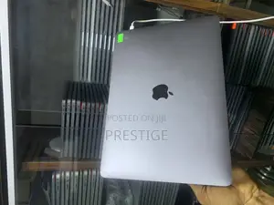 Laptop Apple MacBook Pro 2020 16GB Intel Core i7 SSD 512GB