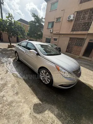 Hyundai Sonata SE Sedan FWD (2.4L 4cyl 6A) 2013 Silver