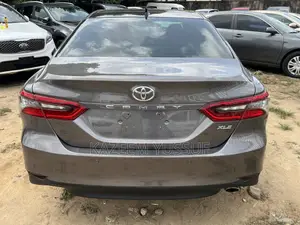 Toyota Camry XLE 2021 Gray