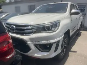 Toyota Hilux 2024 White