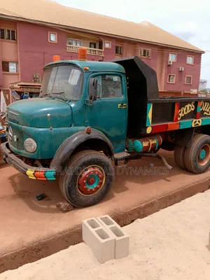 Mercedes-Benz 911 Tipper Truck [Strong Engine]*