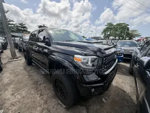 Toyota Tundra Platinum 5.7L V8 4x2 CrewMax 5.6 ft. box 145.7 in. WB