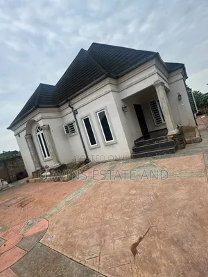 4bdrm Bungalow in Okhuoromi Off for sale
