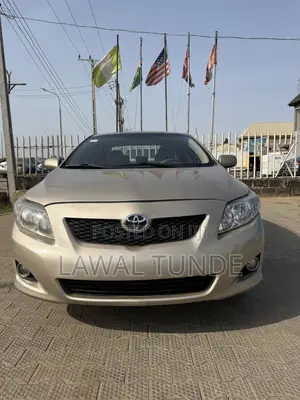 Toyota Corolla LE 4dr Sedan (1.8L 4cyl 4A) 2010 Gold