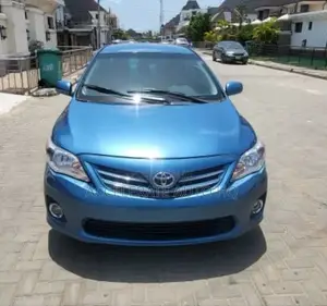 Toyota Corolla LE 4dr Sedan (1.8L 4cyl 4A) 2013 Blue