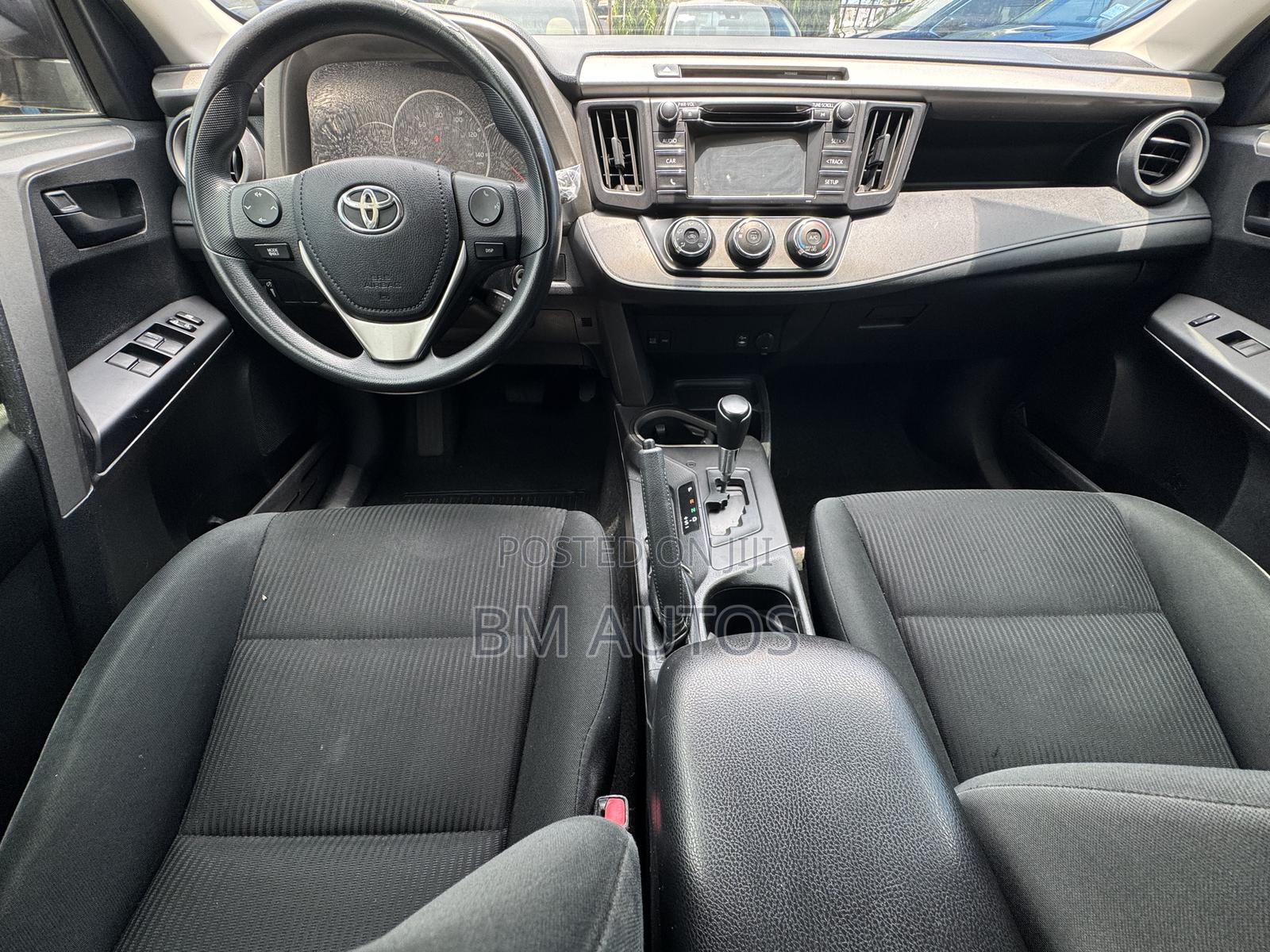 Toyota RAV4 LE AWD (2.5L 4cyl 6A) 2016 Gray