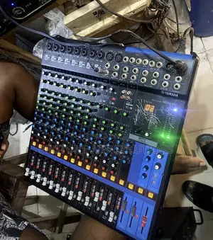 Yamaha 16 Channels Mixer