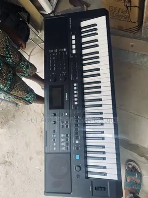 Yamaha Keyboard PSR E483