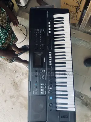 Yamaha Keyboard PSR E483