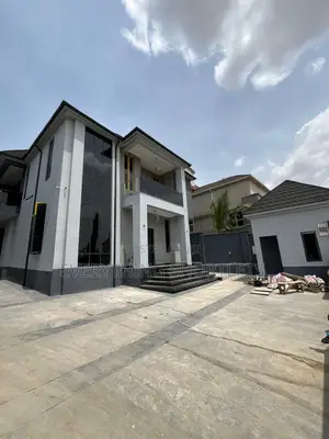 4bdrm Duplex in Apo District for sale