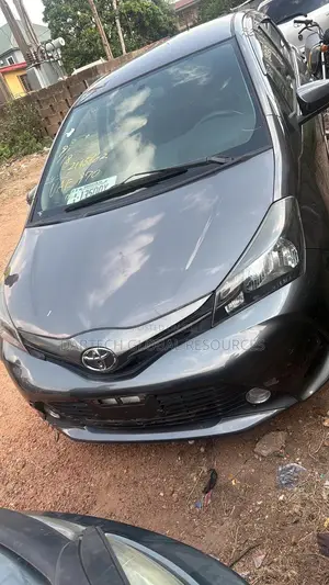 Toyota Yaris 2015 Gray