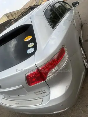 Toyota Avensis 2010 Silver