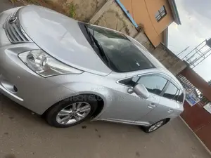 Toyota Avensis 2010 Silver