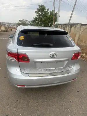 Toyota Avensis 2010 Silver