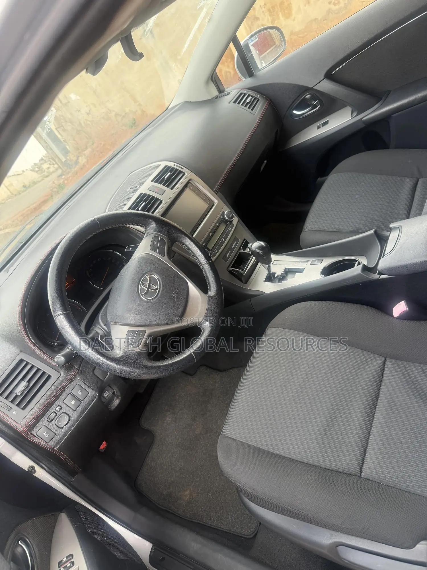 Toyota Avensis 2010 Silver