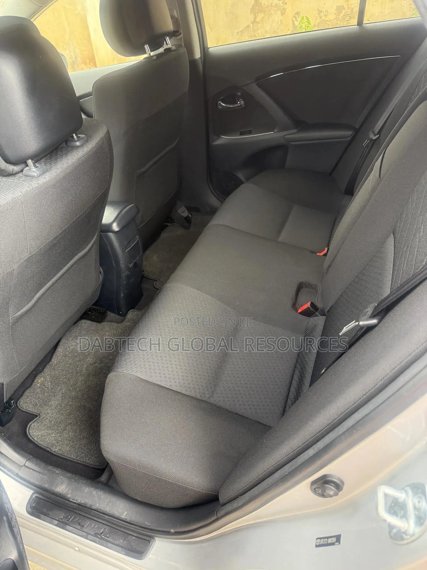 Toyota Avensis 2010 Silver