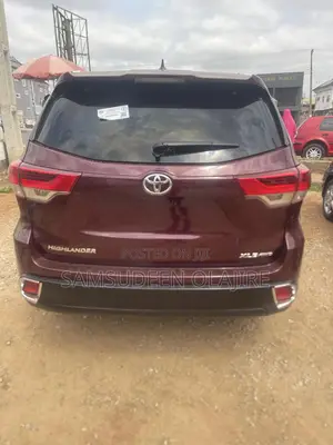Toyota Highlander XLE V6 4x2 (3.5L 6cyl 6A) 2016 Pink