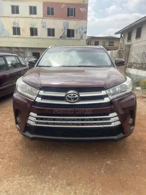 Toyota Highlander XLE V6 4x2 (3.5L 6cyl 6A) 2016 Pink