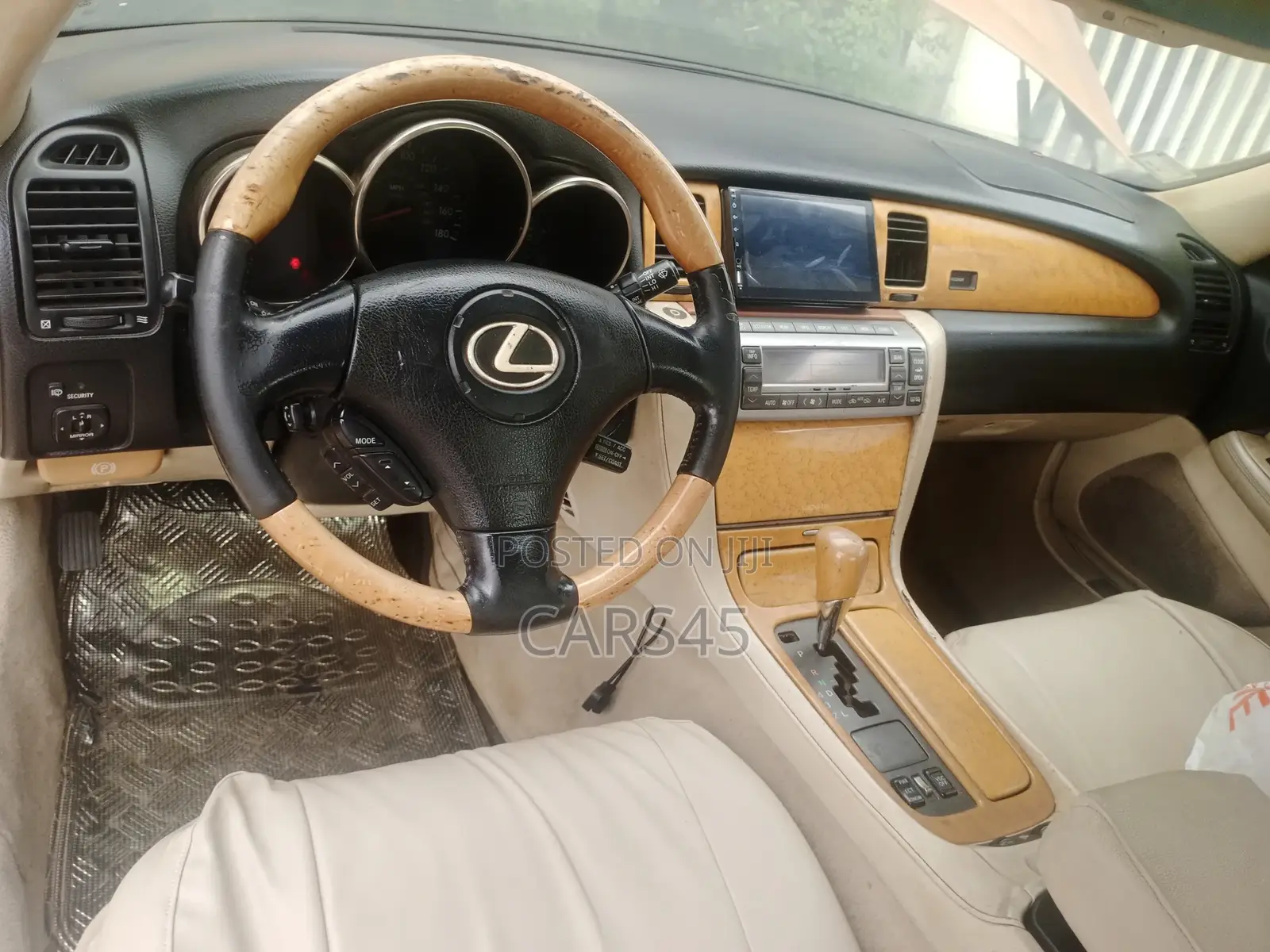 Lexus SC 2010 Gold