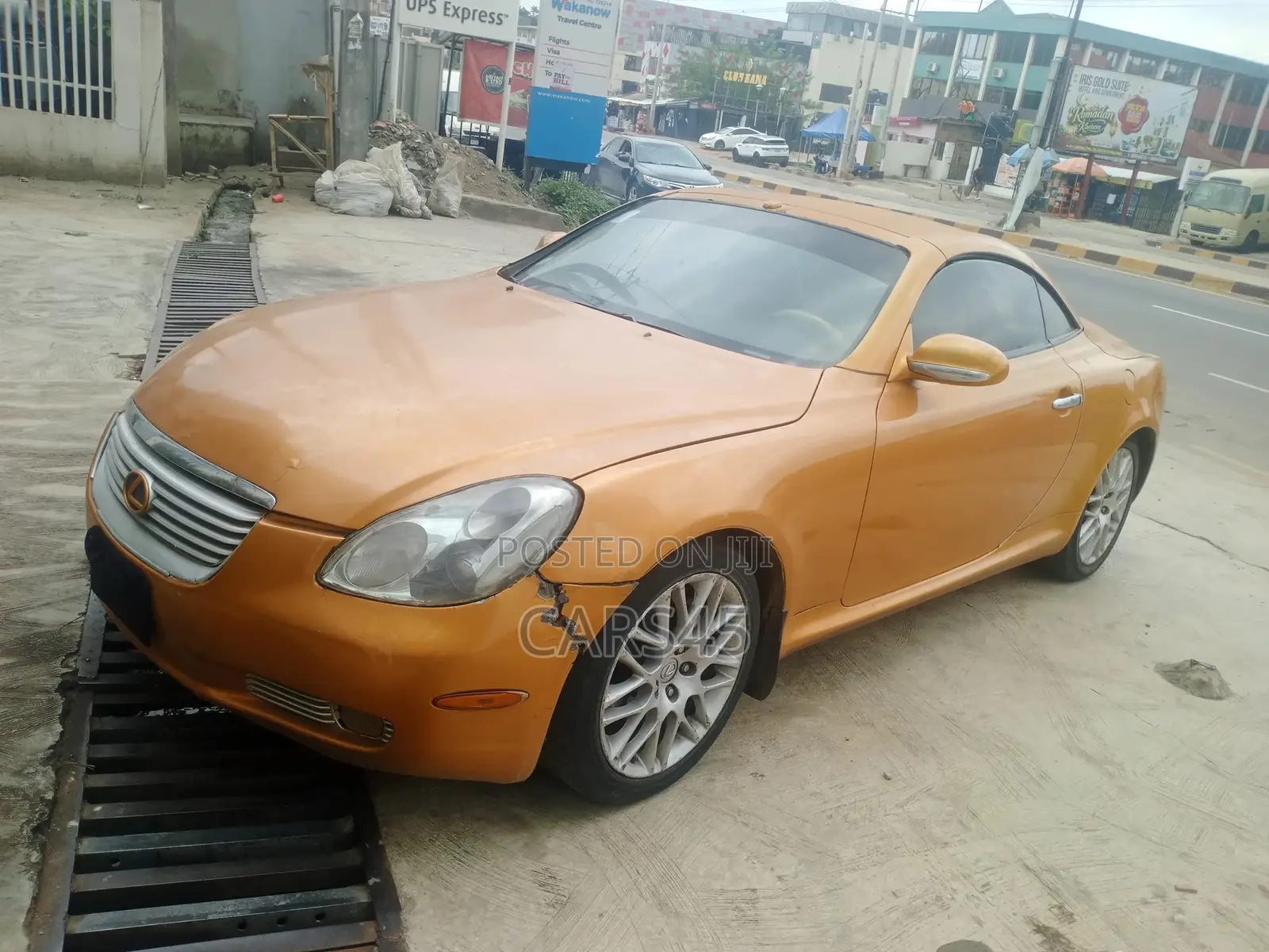 Lexus SC 2010 Gold