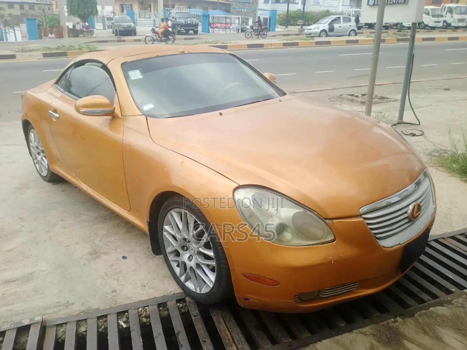 Lexus SC 2010 Gold