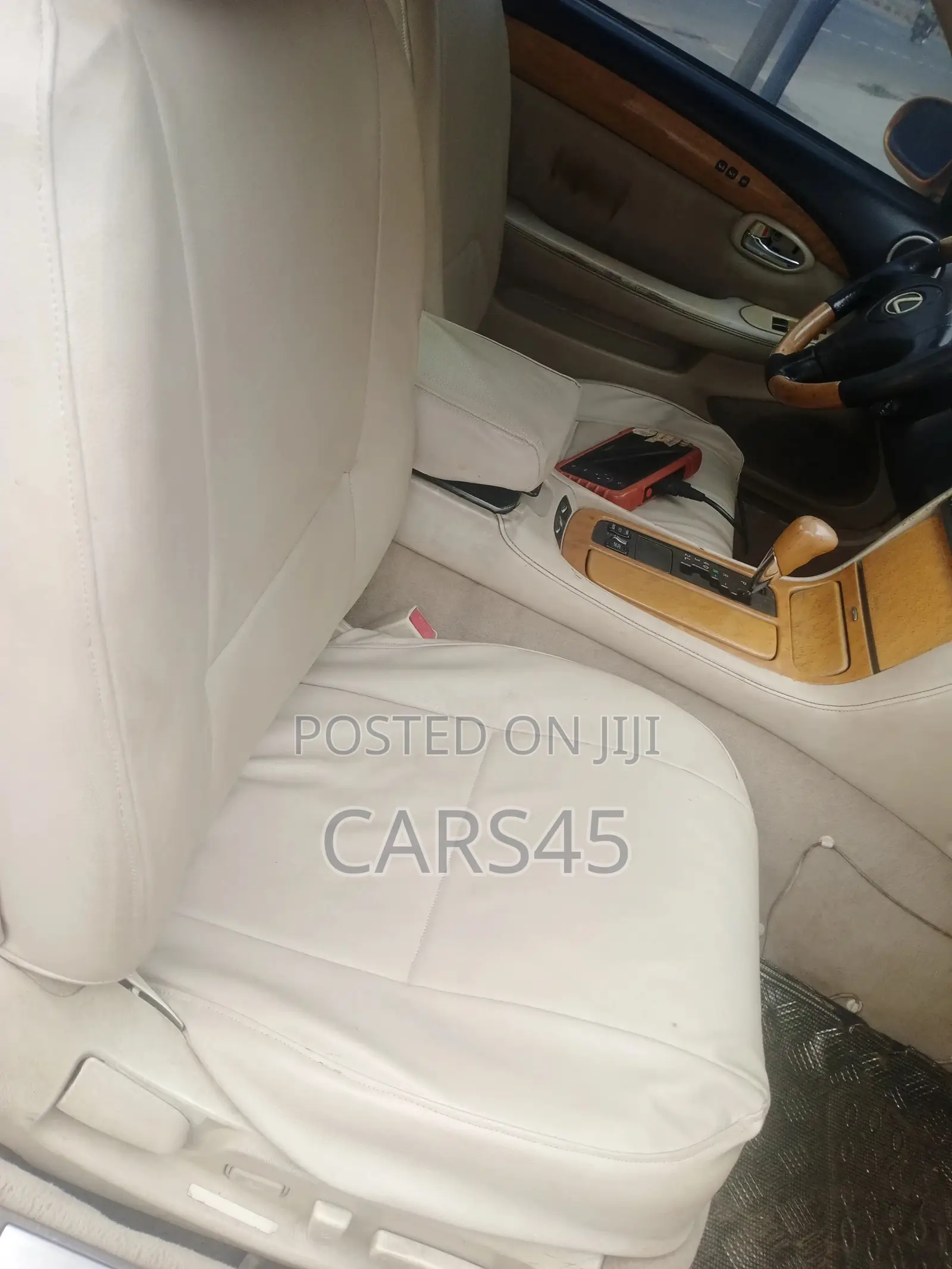 Lexus SC 2010 Gold