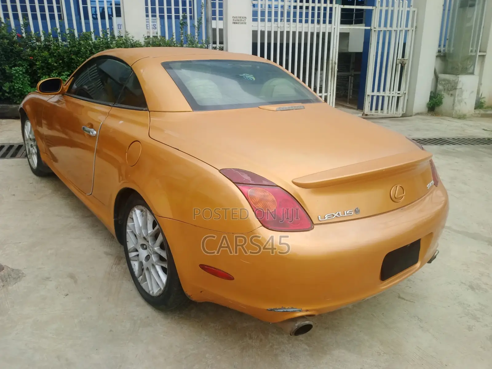 Lexus SC 2010 Gold