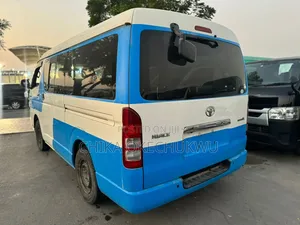 Toyota HiAce 2012 White