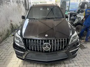 Mercedes-Benz GL-Class GL 550 2013 Black