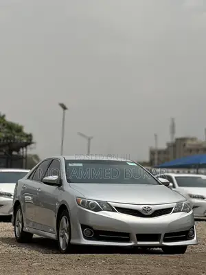 Toyota Camry SE 4dr Sedan (2.5L 4cyl 6A) 2014 Silver