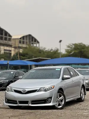Toyota Camry SE 4dr Sedan (2.5L 4cyl 6A) 2014 Silver