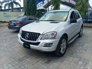 Mercedes-Benz M Class 2009 Off white