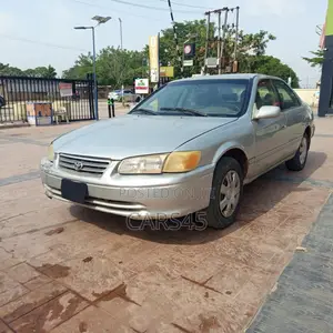 Toyota Camry 2000 Silver