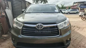 Toyota Highlander XLE 4dr SUV AWD (3.5L 6cyl 6A) 2014 Gray