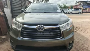 Toyota Highlander XLE 4dr SUV AWD (3.5L 6cyl 6A) 2014 Gray
