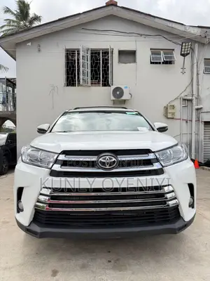 Toyota Highlander XLE 4x2 V6 (3.5L 6cyl 8A) 2018 White