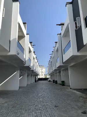 4bdrm Townhouse/Terrace in Lekki Expressway for sale