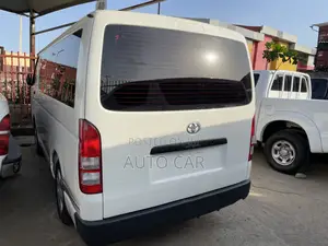 Toyota HiAce 2014 White