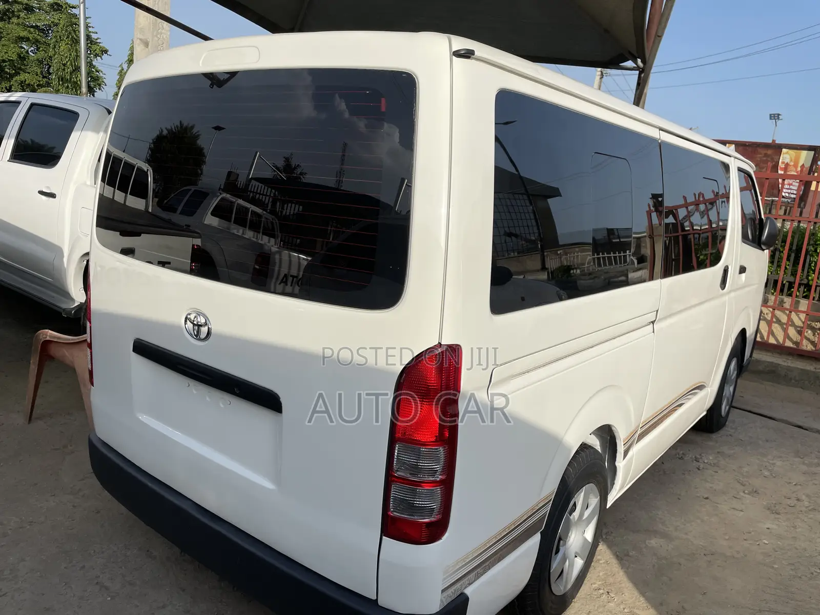 Toyota HiAce 2014 White
