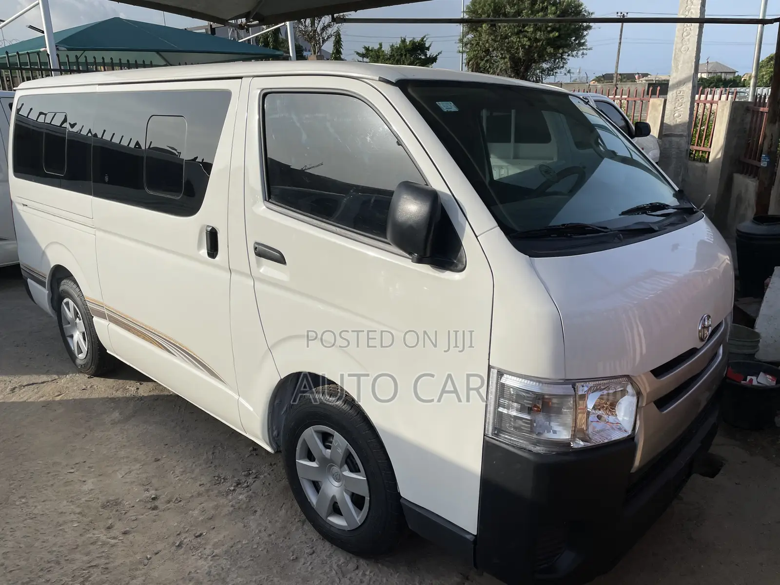 Toyota HiAce 2014 White
