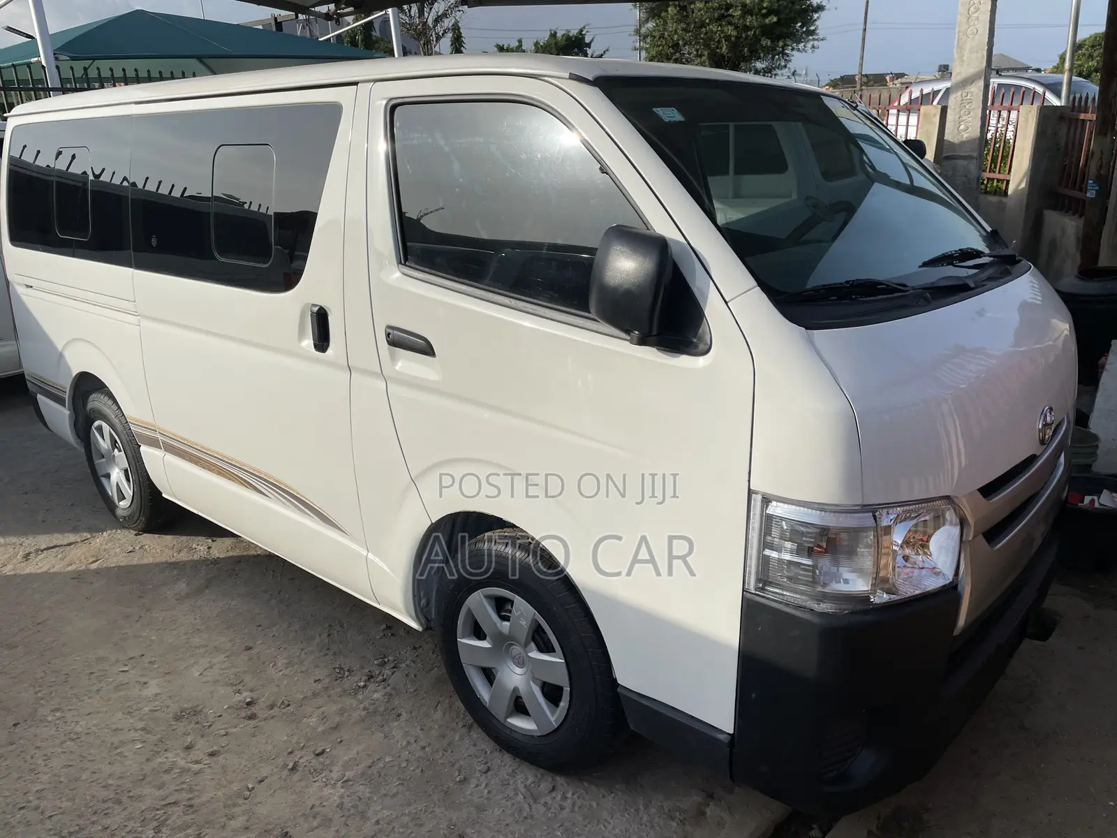 Toyota HiAce 2014 White