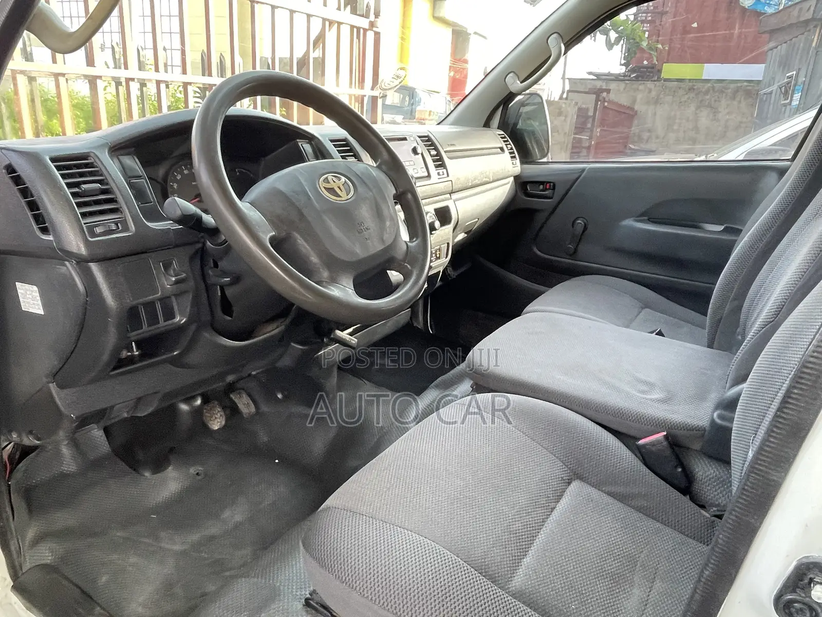 Toyota HiAce 2014 White