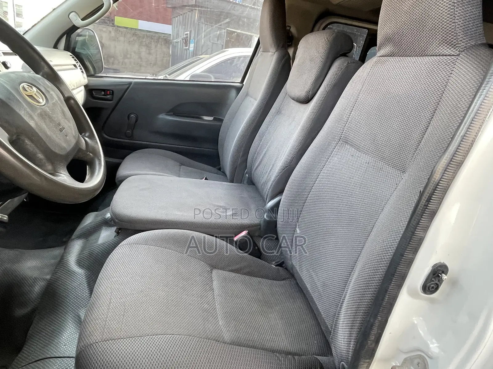 Toyota HiAce 2014 White