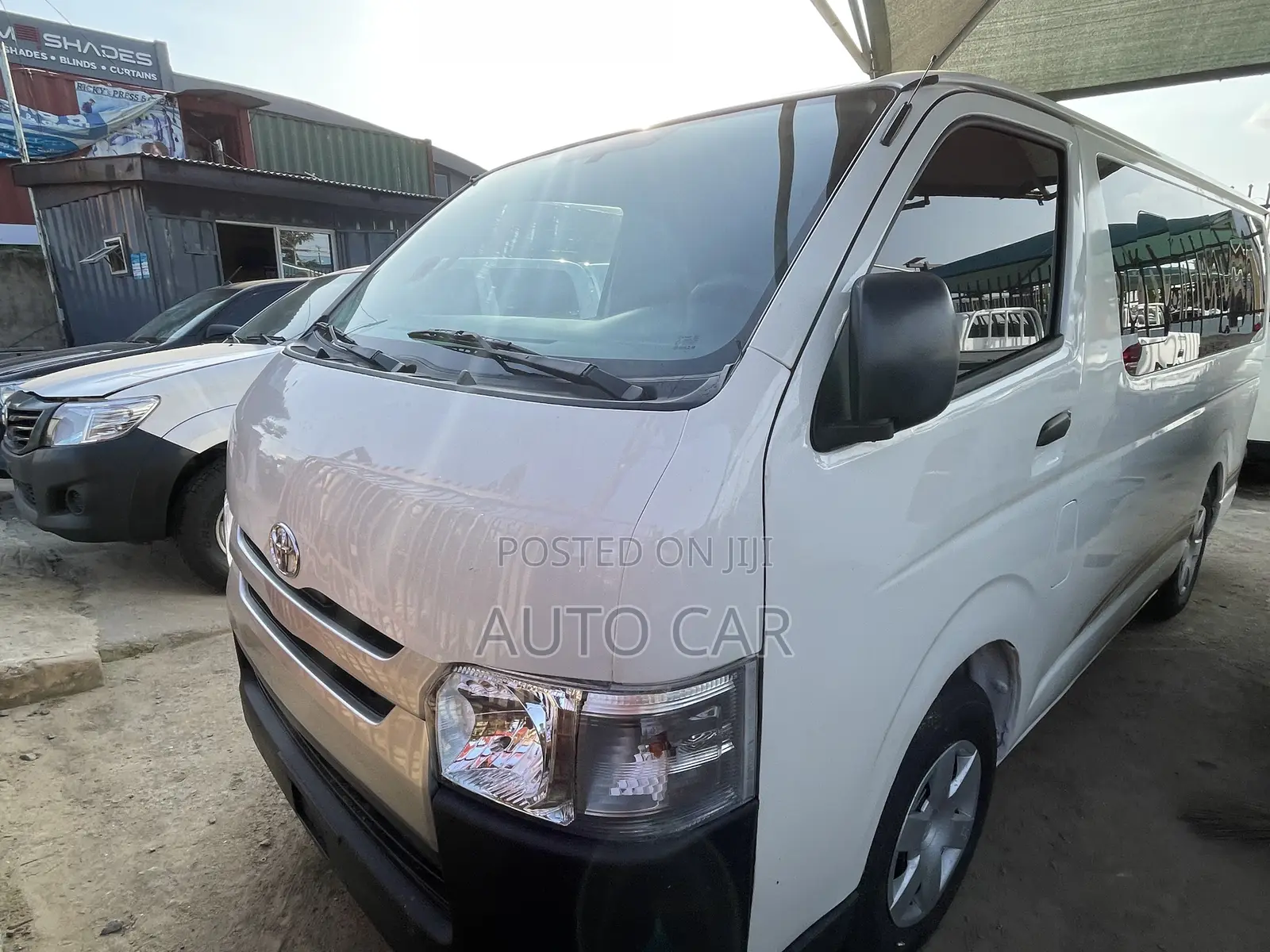 Toyota HiAce 2014 White